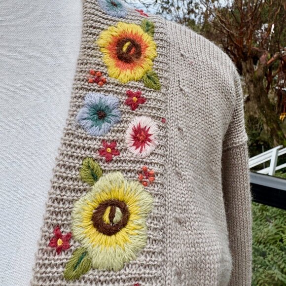 90s Vintage 100% Wool Tan Light Brown Floral Embroidered Shrug Sweater - Picture 4 of 8